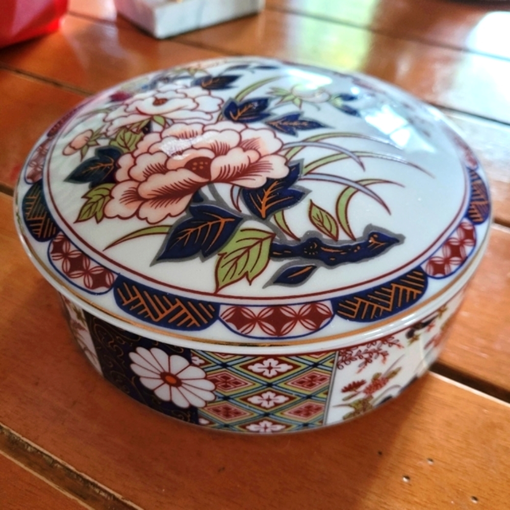 Imari Trinket/ jewelry box